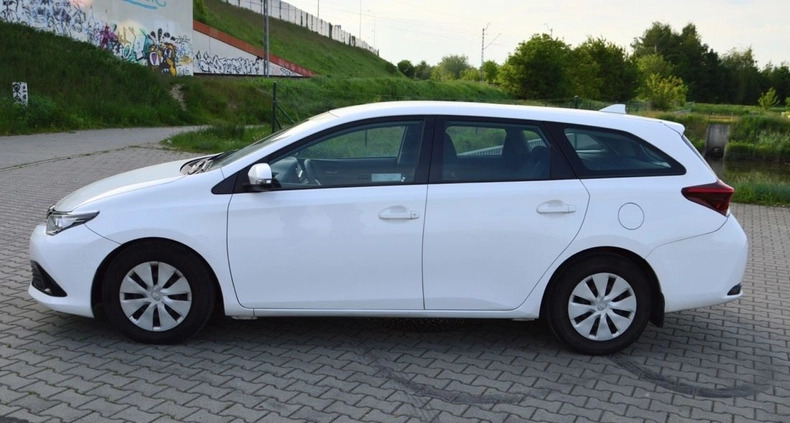 Toyota Auris cena 39900 przebieg: 125000, rok produkcji 2018 z Piastów małe 326